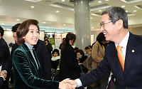 한국당 새 원내대표, 나경원이냐 김학용이나