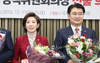 한국당 새 원내대표에 나경원 “문재인 정권 실정 막고 당 가치 지킬 것”