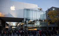 중국 기업들 “애플 제품 쓰다 걸리면 벌금“...화웨이 사태에 반미 감정 격화
