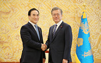 문 대통령, 한국인 최초 인터폴 수장된 김종양 총재 접견…인터폴 협력 강화