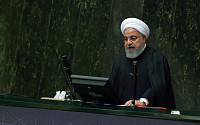 이란 대통령 &quot;미국 제재에도 굴복 않는다&quot;