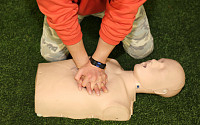 “심폐소생술 교육, 'CPR밴드'로 정확하게 배우세요”