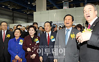 [포토]윤증현 기획재정부 장관 ‘2011 FTA 박람회’ 참석