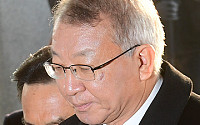[포토] 검찰 출석하는 양승태 전 대법원장