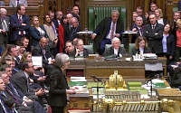 영국 의회, 메이 총리 브렉시트 재협상 지지…‘노 딜’·‘연기’ 모두 거부