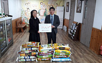 한국주택협회, 노인복지시설에 쌀 화환 기증