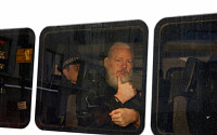 위키리크스 어산지 설립자, 7년 만에 전격 체포…미국 송환 직면