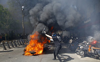 “노트르담 성당 복원 기부는 위선”...격화된 프랑스 ‘노란조끼’ 시위