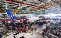 보잉, 737맥스 이어 드림라이너도 문제…NYT “생산공장, 심각한 안전 위협 직면” 폭로