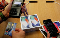 “애플, 내년 5G 아이폰 내놓는다…삼성·퀄컴 칩 사용”