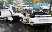 포르쉐, 울산서 빗길사고…파손된 차량 ‘20대 운전자 사망’