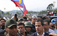 과이도, 군사 봉기 시도...‘한 나라 두 대통령’ 베네수엘라 다시 격랑 속으로