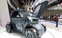[포토]2011 서울모터쇼, 모델만큼 깜직한 르노삼성 전기자동차 '트위지 Z.E' 컨셉트카