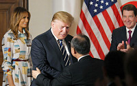 일본 국빈방문한 트럼프, 日재계 수장들과 만찬서 립서비스 일색