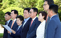 국정원 항의 방문한 한국당… 정부는 강효상 고발