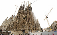 스페인 가우디 성당 '사그라다 파밀리아', 137년만에 건축 허가…'무허가' 건축 이유는 원인불명?