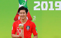 [U-20 월드컵] 이강인, 한국 남자 선수 사상 첫 '골든볼' 수상…&quot;새 역사 썼다!&quot;