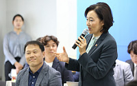 박영선 장관, 북유럽 순방 성과 발표…“韓 스타트업, 연대해 세계 시장 뚫자”