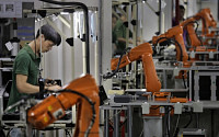 로봇, 2030년까지 전 세계 제조 인력 8.5% 대체