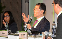 [포토] 서울 기후-에너지 회의 2019, 발언하는 이민화 창조경제연구회 이사장