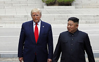 트럼프 ‘분단의 선’ 넘었다…비핵화 협상 재개 합의