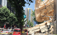 서울 신사역 인근서 건물 외벽 붕괴…2명 부상·2명 구조 작업 중