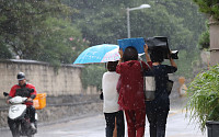 [일기예보] 오늘 날씨, 전국 대체로 흐리고 곳곳에 소나기 '예상강수량 최고 50mm'…&quot;미세먼지 보통&quot;