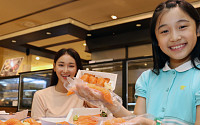 [포토] “22년 전통 대만 삼미식당이 신세계백화점에...'대왕연어초밥' 선봬”