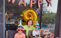 박은혜, 쌍둥이들 9살 생일 축하…행복한 세 식구 “사랑해” 훈훈