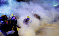 홍콩 ‘송환법’ 반대 시위 8월 첫 주말에도...번화가서 경찰과 충돌·해저터널 봉쇄도