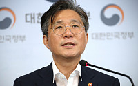 성윤모 장관, '합성석영' 생산기업 방문...&quot;국산화 전방위 지원&quot;