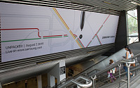 [포토] 뉴욕 지하철역에 붙은 '갤럭시노트10' 언팩 대형 광고
