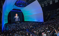 [포토] 4000여명 청중 앞에서 '갤노트10' 소개하는 고동진 사장