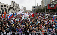 [포토] 러시아, 8년 만에 최대 규모 시위…공정선거 촉구