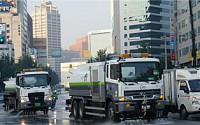 서울시, 폭염 때 ‘물 청소차’집중운영… 도로 온도 6.4℃ 낮춘다