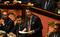 이탈리아 총리 사임, ‘극우 포퓰리즘’ 연정 종지부...경제 악영향 불가피