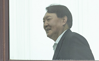 윤석열 검찰총장, 靑에 “조국 수사 개입 중단하라” 일침