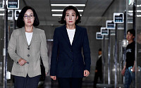[포토] 긴급 최고위 참석하는 나경원 한국당 원내대표