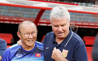 베트남, 중국 2-0 제압…'쌀딩크' 박항서, 히딩크 이겼다