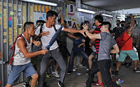 홍콩 시위 15주째 주말, 친중·반중 시위대 충돌...경찰 편파대응 도마