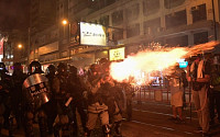 홍콩, 송환법 16주째 주말집회 경찰·시위대 폭력 충돌