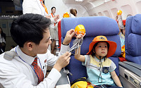 제주항공 객실 승무원 재능 기부…'어린이 항공안전 체험교실'