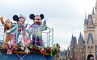 일본 디즈니랜드·유니버셜스튜디오, 초대형 태풍 ‘하기비스’에 12일 영업 중단