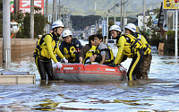 [포토] 물폭탄 맞은 일본...물바다 된 도로