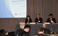 한국경제 설명회 첫 질문은 '디플레 우려'…최근 경제동향에 관심