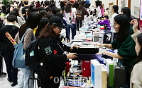 [포토] K-POP 굿즈 플리마켓, 북적이는 행사장