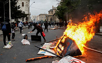 칠레, 지하철 요금 인상 항의 시위에 혼돈…최소 3명 사망