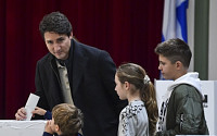 캐나다 총선서 트뤼도 총리의 자유당 승리…과반 의석 확보 실패로 연정 구성 불가피