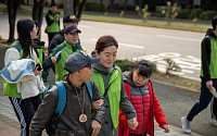 코오롱 사회봉사단, 사회공헌 트레킹...1km 걷고 5000원 기부