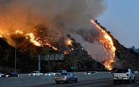 [포토] LA 시내 도로까지 내려온 캘리포니아 산불